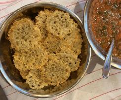 Parmesantaler mit Tomaten-Dip