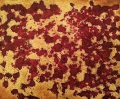 Weiße Schokobrownies mit Himbeeren