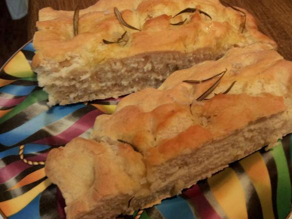Focaccia mit Olivenöl und Rosmarin