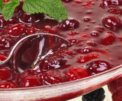 Rote Grütze und dazu Vanillesoße, leichtes Dessert
