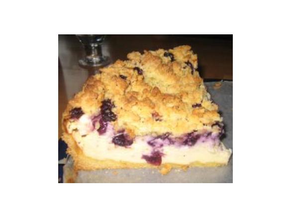 Käsekuchen mit Streuseln und Heidelbeeren
