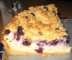 Käsekuchen mit Streuseln und Heidelbeeren