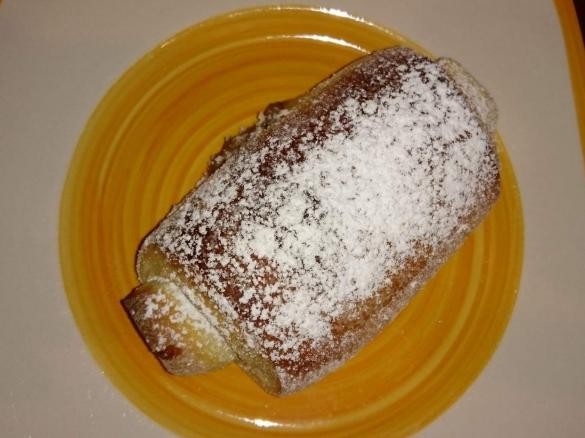 gefüllte Röllchen mit Schokolade