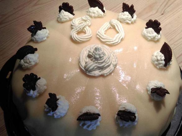 Anjas Mandel-Sahne-Torte