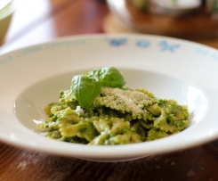 Nudeln mit Avocadopesto