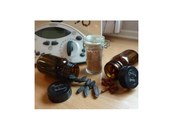 Schokoladen-Salz mit Tonkabohne und Chili