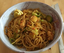 Gebratene Nudeln mit Huhn