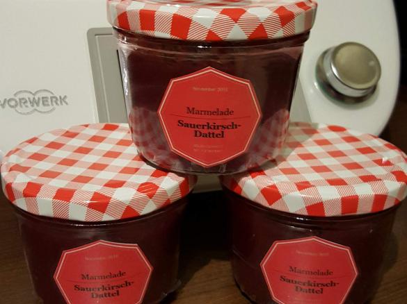 Sauerkirsch-Dattel-Marmelade