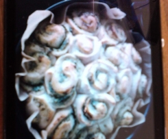 Rosenkuchen mit Kräuterfrischkäse