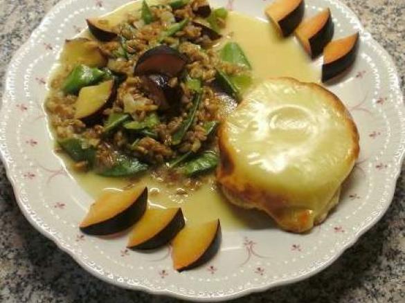 Emmer-Risotto mit Zuckererbsen und Pflaumen