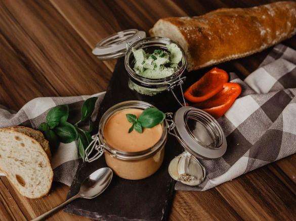 Knoblauchbutter mit Schnittlauch