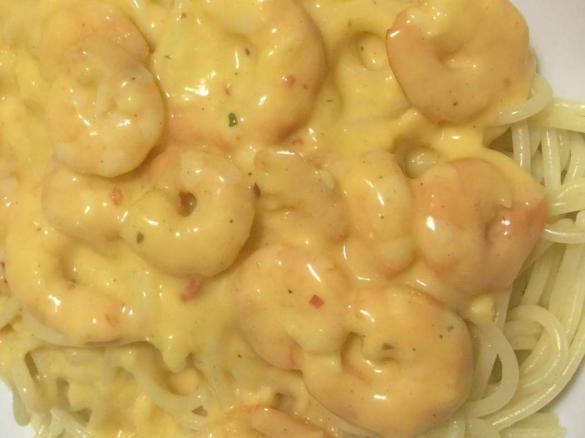 Spaghettisosse mit Garnelen, Knobi und Brunch 