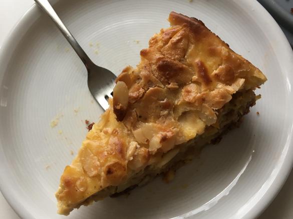 Apfelkuchen mit Vanillecreme und Mandeltopping