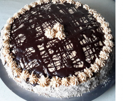 Nusstorte mit Karamell - Kaffee Füllung