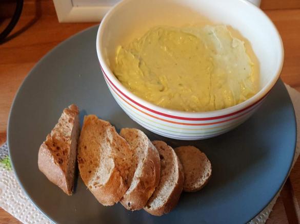 Avocado Knoblauch Dip