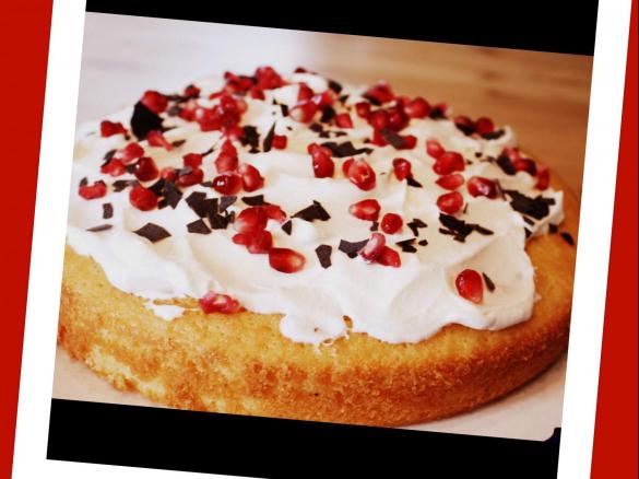 Zitronenkuchen mit Granatapfel