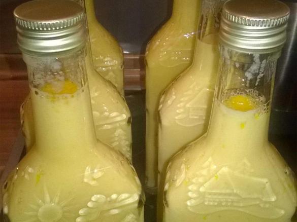 Variation von Eierlikör -mit Kirschwasser