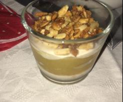 Apfelmus mit Zimt-Creme und Mandeln