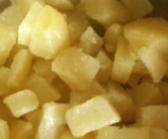 Kartoffelwürfel mit Knoblauchbutter