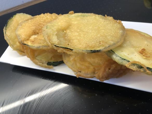 Zucchini im Teigmantel