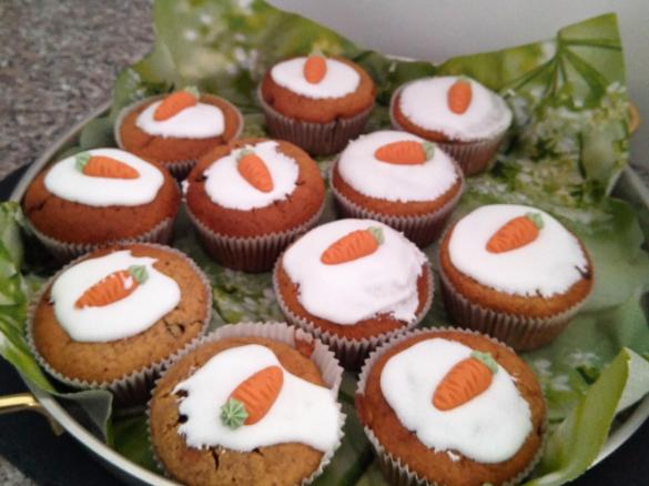 Möhrenmuffins mit Schokolinsen und Marzipannote, sehr lecker zu Ostern