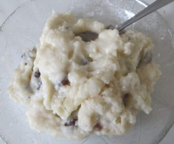 Griessbrei mit Rosinen und Kokos