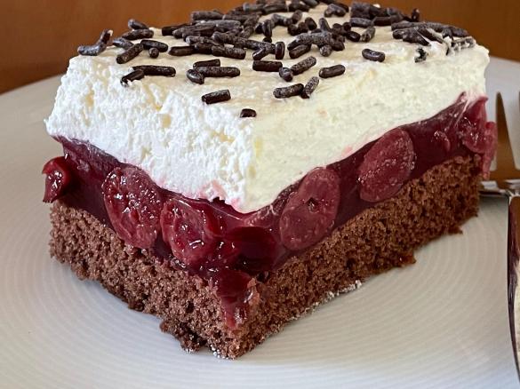 Schwarzwälder Kirschtorte vom Blech (Schwarzwälder Kirsch-Schnitten)