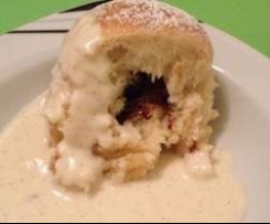 Buchteln / Dampfnudeln mit Vanillesauce a la Nicki Jott