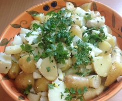 Warmer Spargelsalat mit Kartoffeln und Kerbel