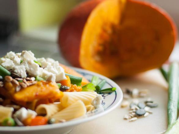 Pasta mit Kürbis und Kernen