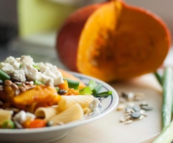 Pasta mit Kürbis und Kernen