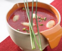 Rote-Bete-Cremesuppe mit Meerrettich-Klößchen