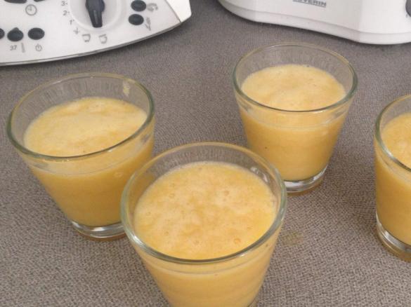 Orange-Bananen-Apfel Smoothie