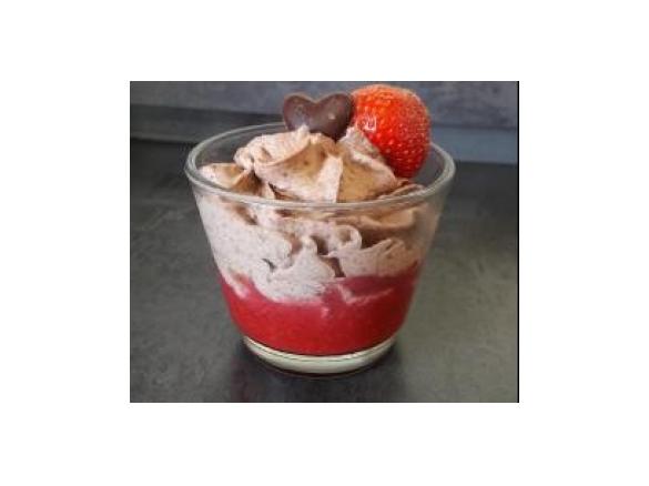 Schokoladenwolke auf Fruchtspiegel