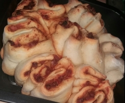 Faltenbrot mit Tomatenpesto