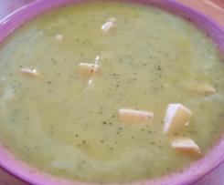 Kartoffelcremesuppe mit Zucchini