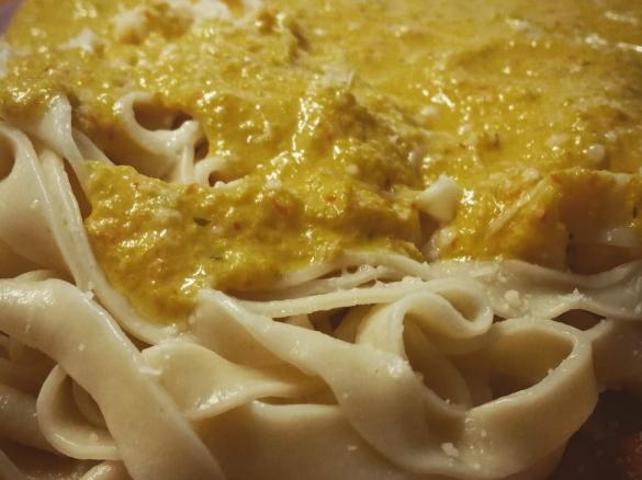 Nudeln mit Kürbis-Frischkäse Soße