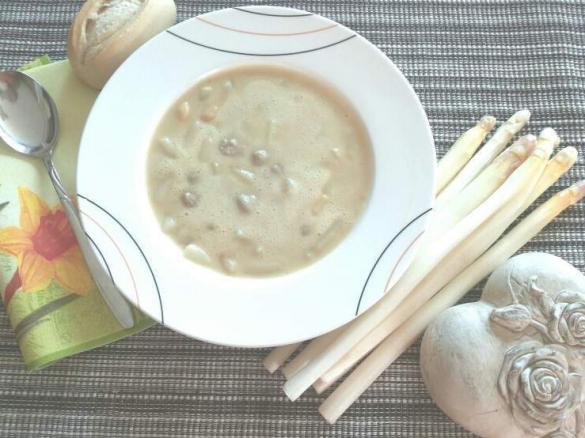 Spargelsuppe mit Spargelstückchen, himmlisch cremig