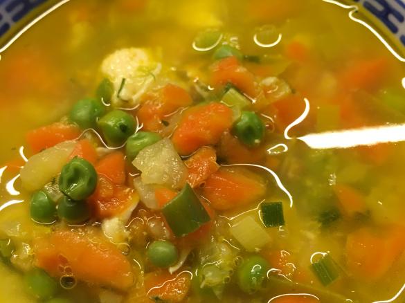 Gemüse-Hühnchen-Eintopf mit Nudeln