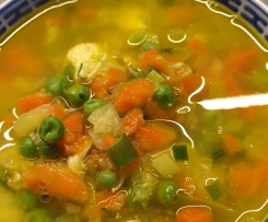 Gemüse-Hühnchen-Eintopf mit Nudeln