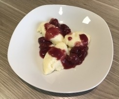 Quarknockerl mit Kirschsoße
