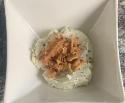 Zwiebel- Cheddar- Kräuter- Dip