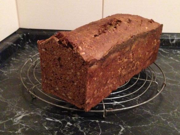 Eiweissbrot-Schwarzbrot