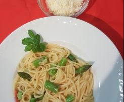 Gerrys feine Pasta mit Knoblauch und grünem Spargel