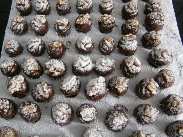 Marzipan-Cranberries-Pralinen mit Zwetschgenwasser