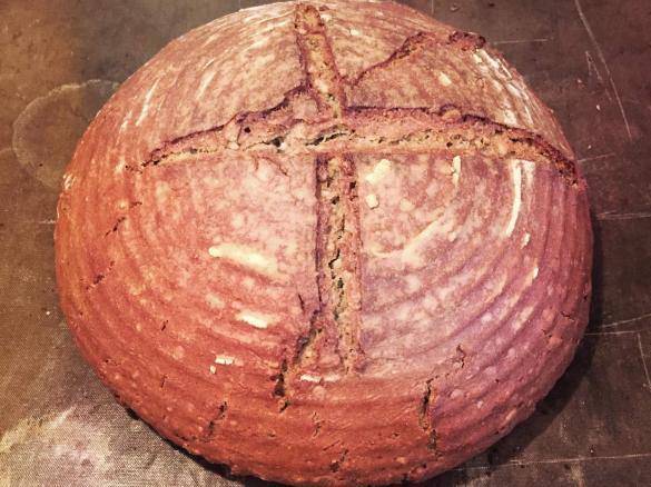 Walnussbrot mit Sauerteig