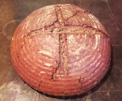 Walnussbrot mit Sauerteig