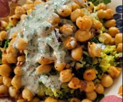 Curryreis & Harissa-Kichererbsen, Spinat und Cranberrysalat