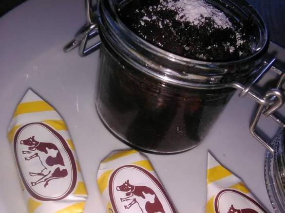 Schoko-Karamell-Kuchen im Glas / schnell und schokoladig