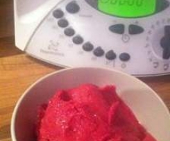 Himbeer-Buttermilch-Eis